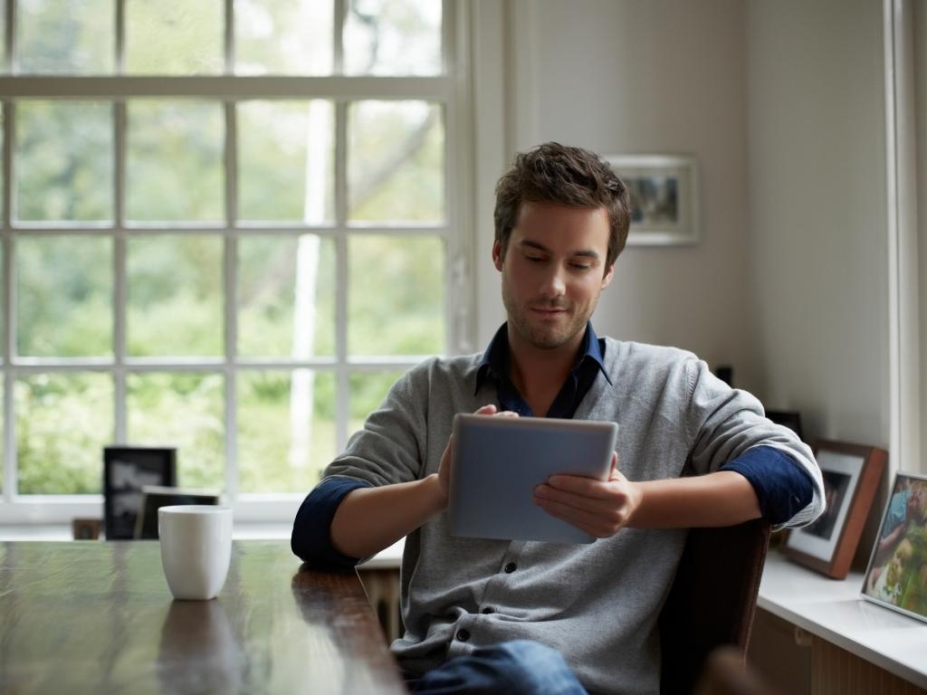 Man with tablet L